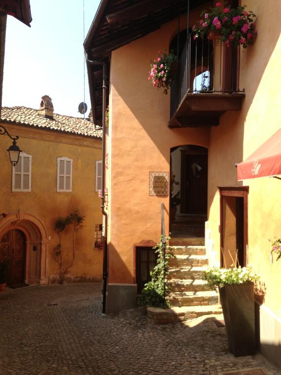 Hotel Dimora I Manichei Monforte dʼAlba Zewnętrze zdjęcie