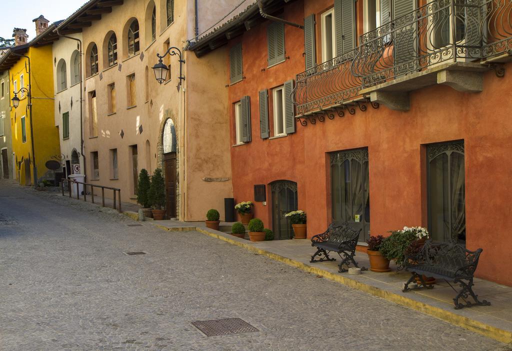 Hotel Dimora I Manichei Monforte dʼAlba Zewnętrze zdjęcie