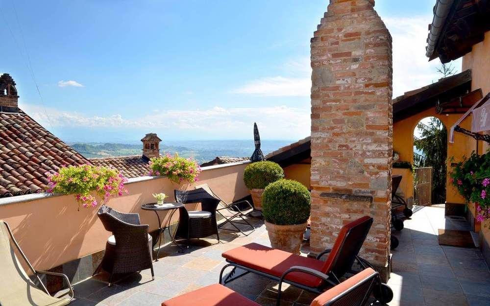 Hotel Dimora I Manichei Monforte dʼAlba Zewnętrze zdjęcie